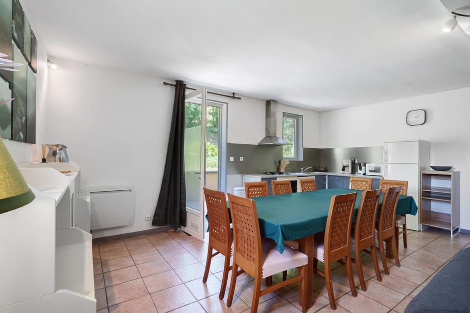 Property building, Kitchen or kitchenette, Living room
