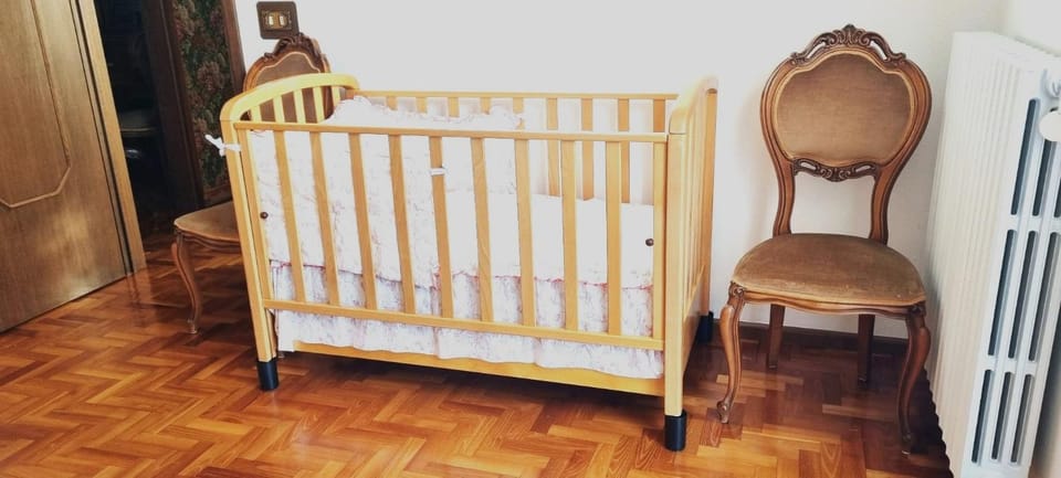 Bedroom, cot