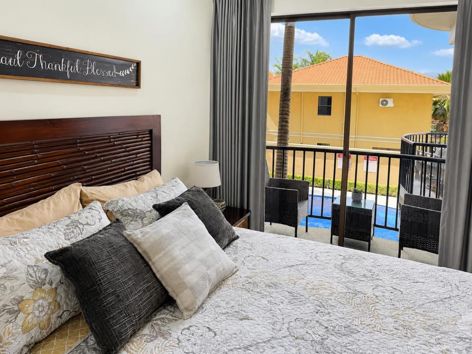 Bed, Day, View (from property/room), Bedroom, Pool view, Time of day