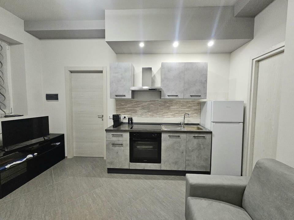 Kitchen or kitchenette, oven