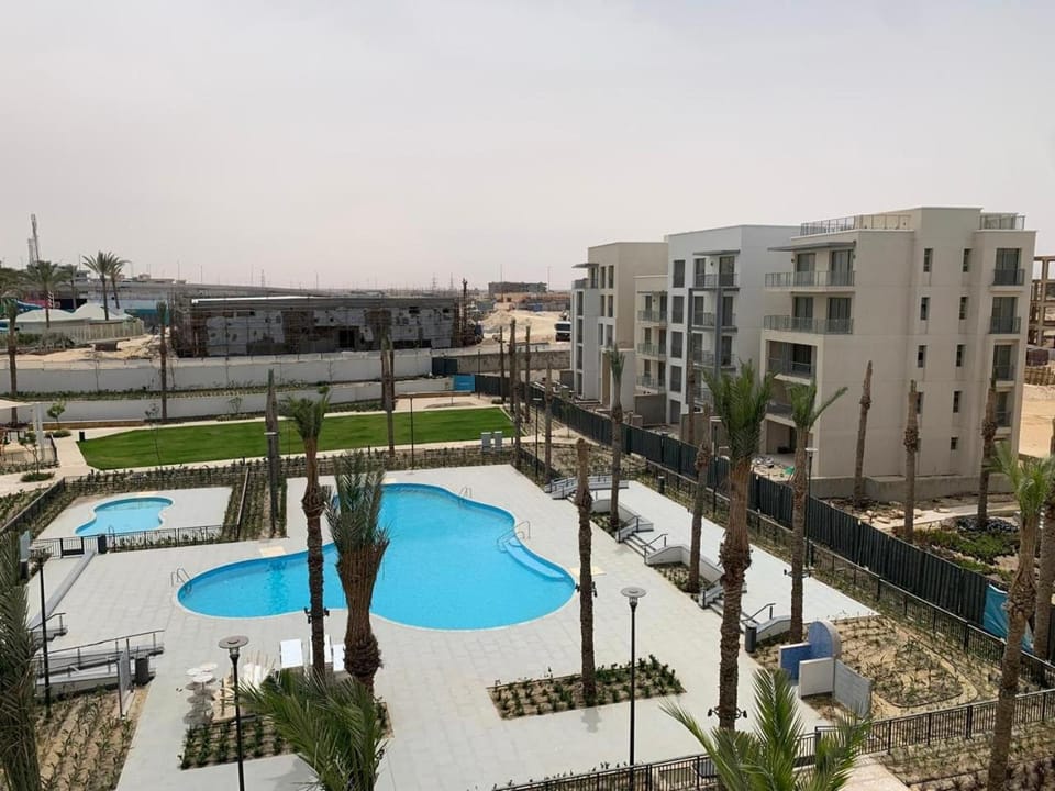 Swimming pool, Swimming pool, Location, sunbed