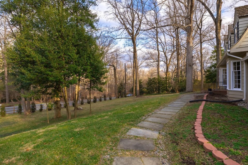 Gorgeous Unique House in Bethesda with 8 Beds House in Bethesda