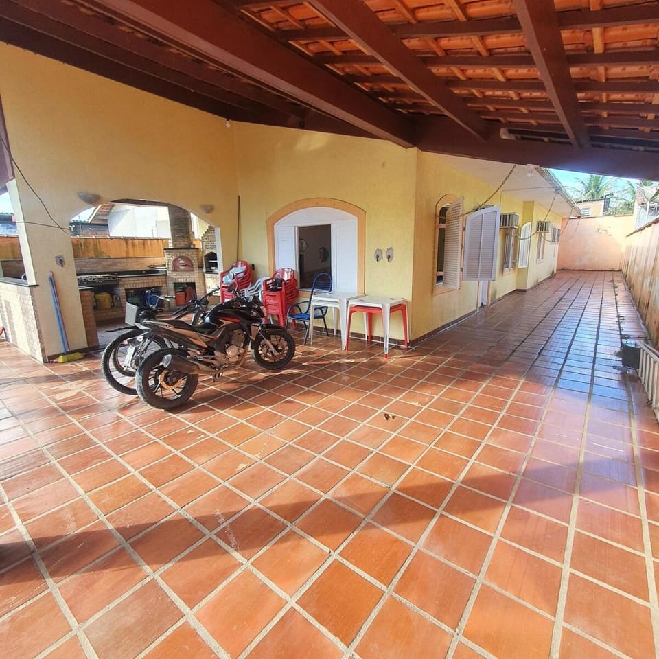 Casa a poucos metros da praia House in Bertioga