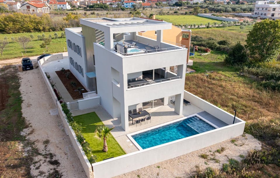 Property building, Swimming pool