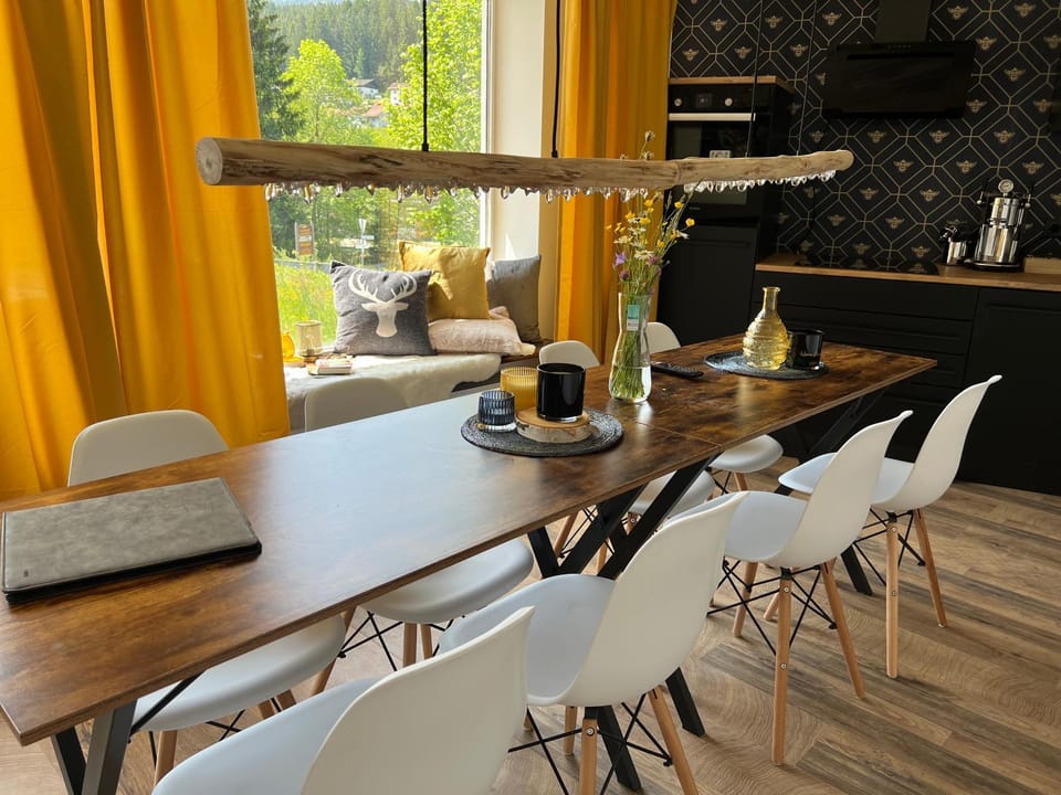 Restaurant/places to eat, Living room, Seating area, Dining area, Garden view, Garden view, Mountain view, Mountain view, stove, kitchen, kitchen