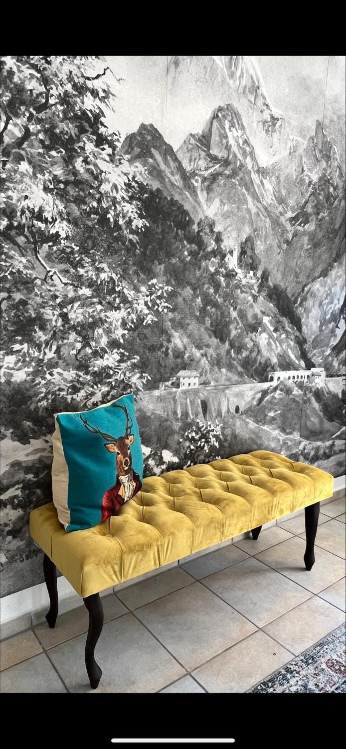 Facade/entrance, Living room, Decorative detail, Decorative detail, Seating area