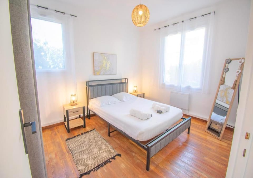 Bed, Photo of the whole room, Bedroom