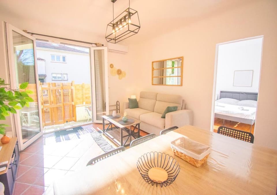 Bed, Balcony/Terrace, Living room, Photo of the whole room, Seating area, Dining area, Bedroom