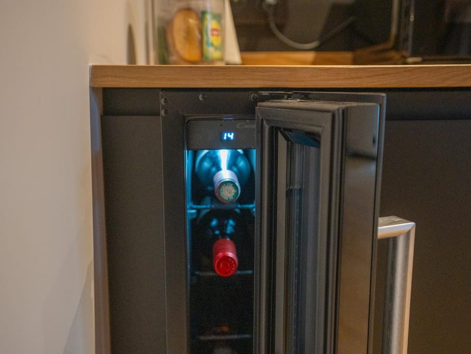 Kitchen or kitchenette, kitchen