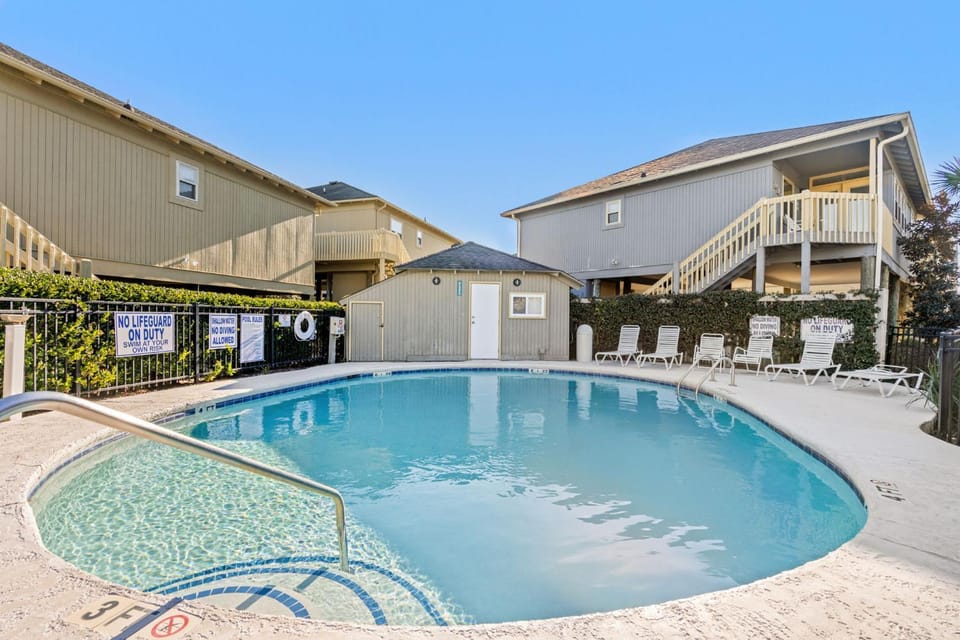 Guest Cottages #55G - Short Walk to Ocean House in South Carolina