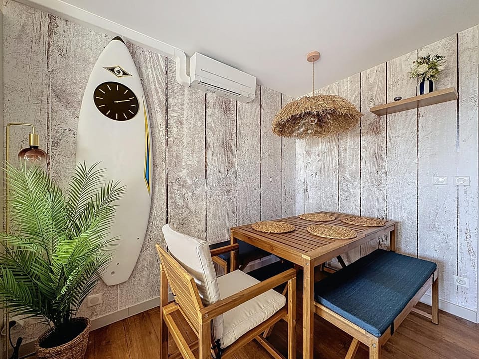 Dining area, heating, air conditioner