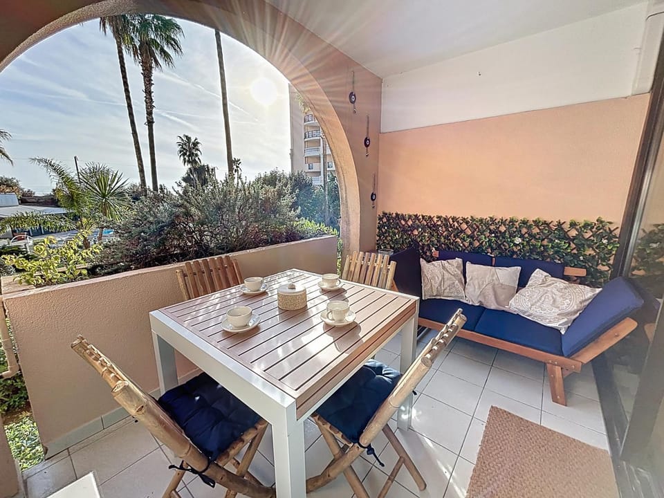 Day, View (from property/room), Balcony/Terrace, Balcony/Terrace, Dining area, Garden view