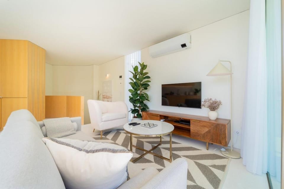 The Luminous by Lovely Memories - Pool Access Apartment in Porto