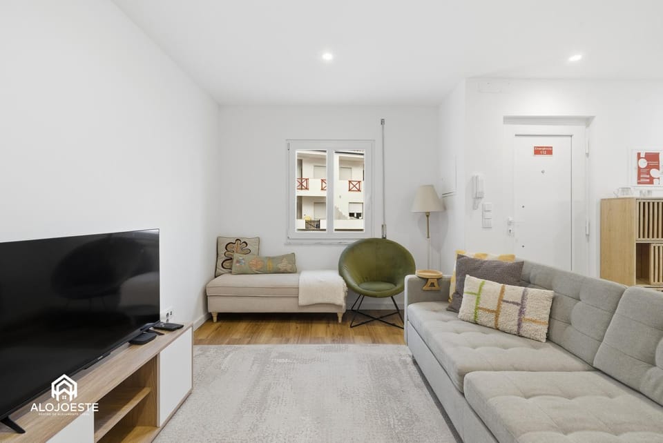 Property building, Living room, Seating area, Dining area