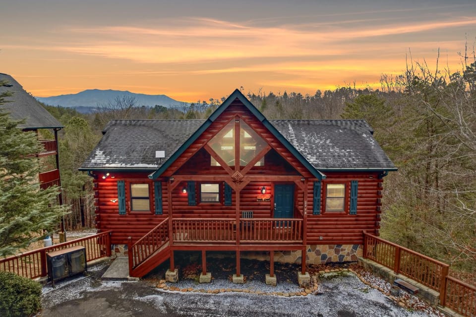 Knotty But Nice home House in Sevier County