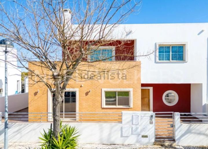 Property building, Facade/entrance, Day, Parking