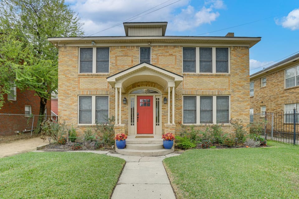 Updated Apt w/ Parking Spot: 6 Mi to NRG Stadium! Apartment in Houston