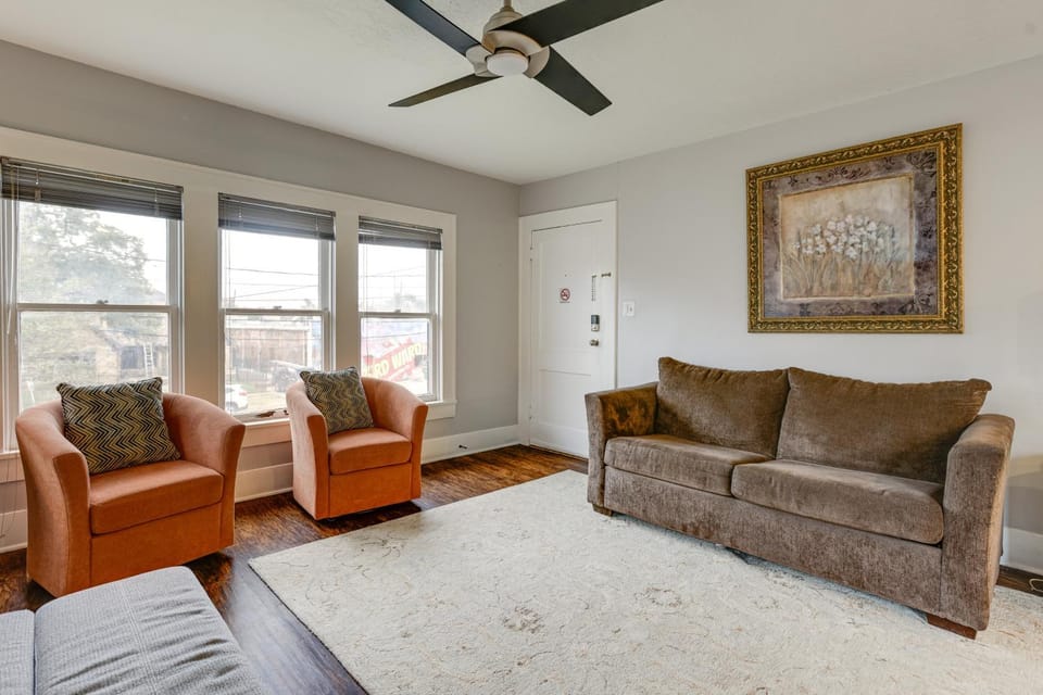 Updated Apt w/ Parking Spot: 6 Mi to NRG Stadium! Apartment in Houston