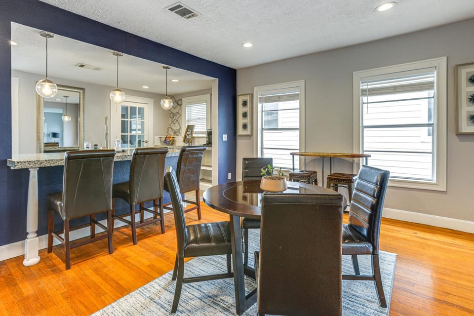 Apt 4 Mi to NRG Stadium - Free Parking Spot! Apartment in Houston