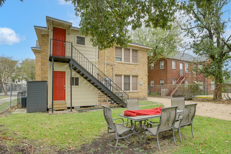 Near Hermann Park, NRG: Houston Apt w/ Shared Yard Apartment in Houston