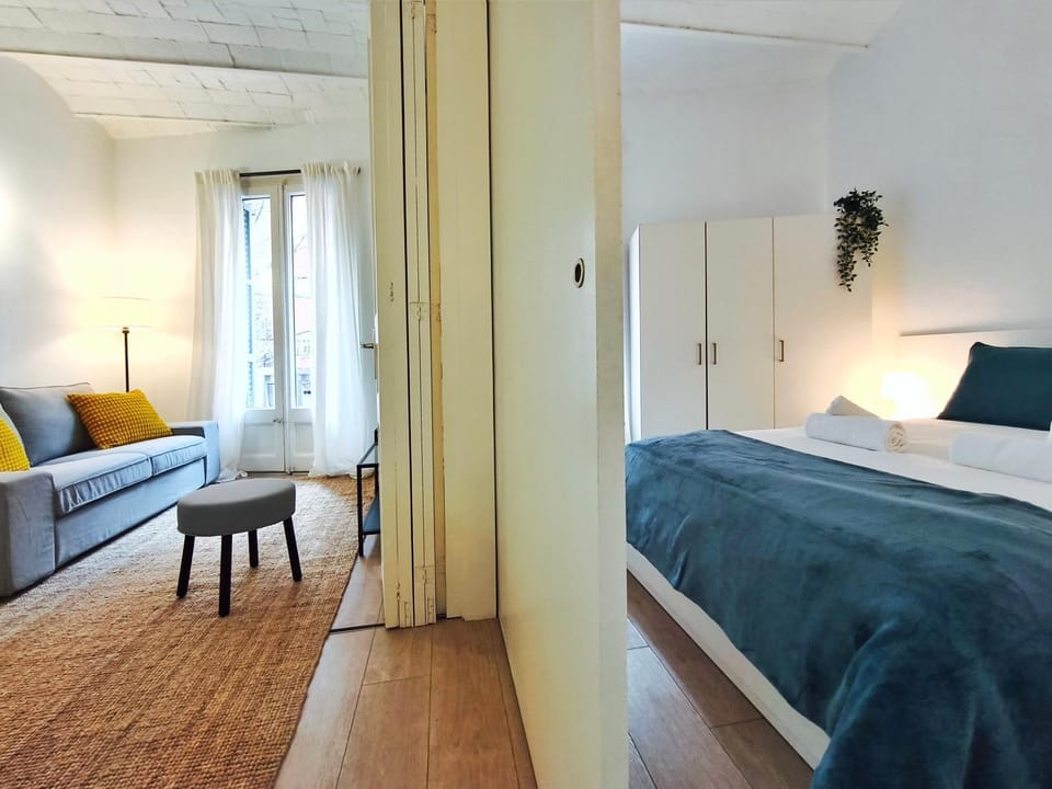 Bed, Living room, Bedroom, air conditioner