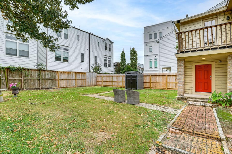 6 Mi to NRG: Convenient Apt w/ Washer & Dryer Apartment in Houston