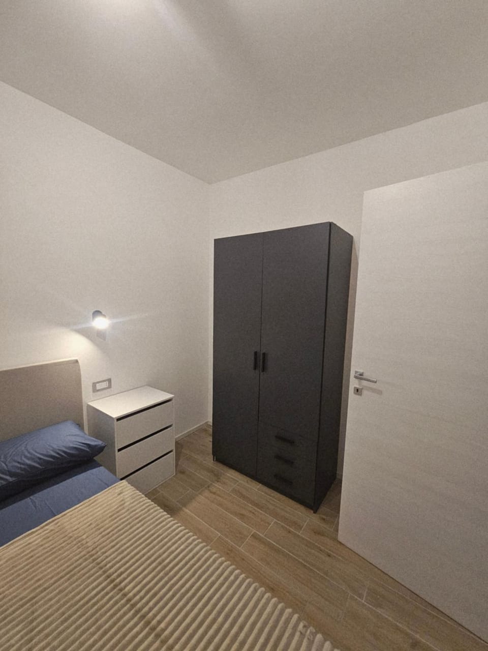 Bed, Photo of the whole room, Bedroom, wardrobe