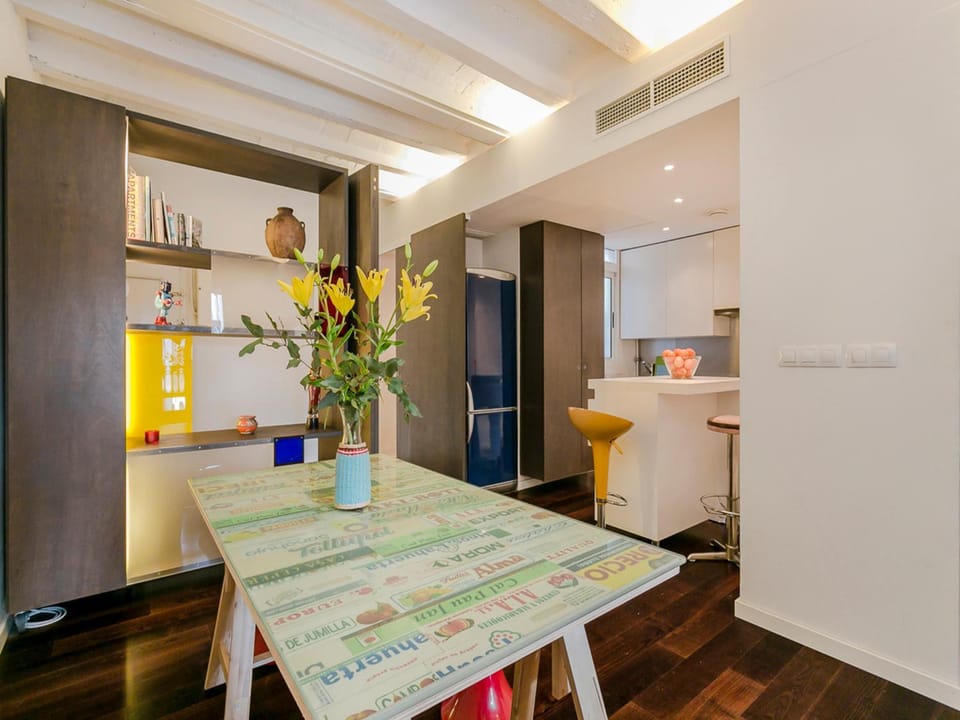 Kitchen or kitchenette, Dining area, oven