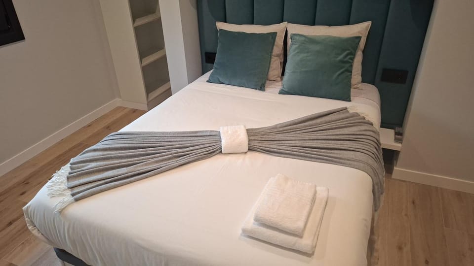 Bed, Photo of the whole room