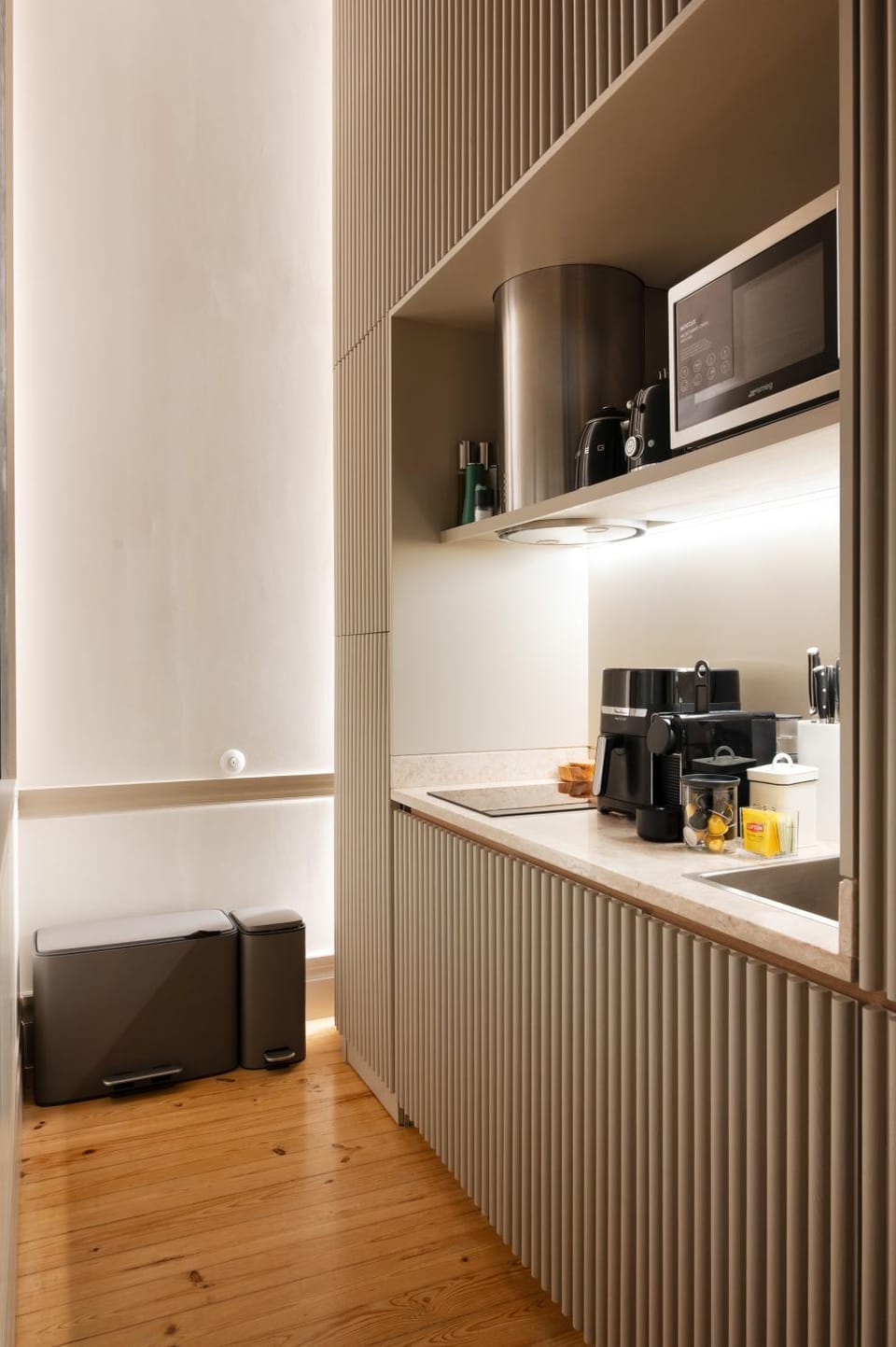 Coffee/tea facilities, Kitchen or kitchenette, stove, toaster
