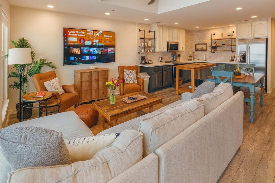 Penthouse Beachfront Views Renovated Apartment in South Padre Island
