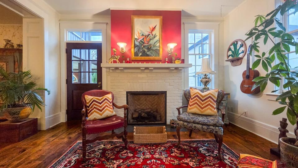 The Farmhouse Manor B&B Bed and Breakfast in Saint Catharines