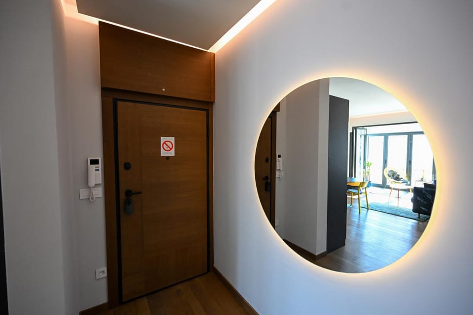 Facade/entrance, View (from property/room)