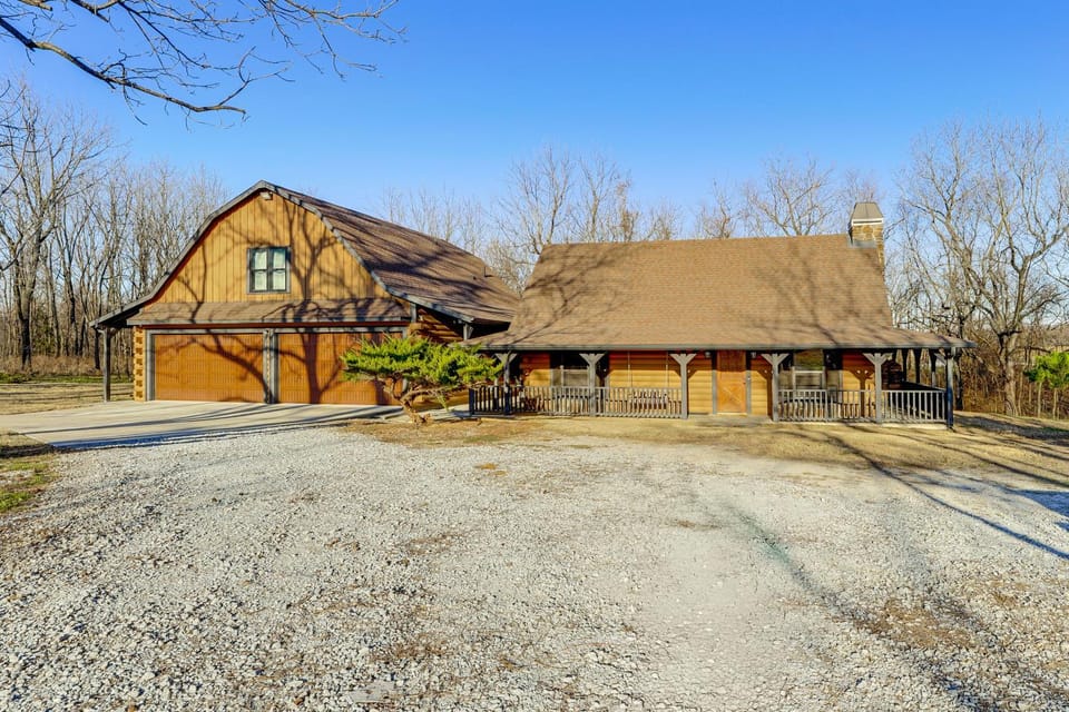 Fish, Raft & Relax! Spacious Sulphur Springs Home House in Arkansas