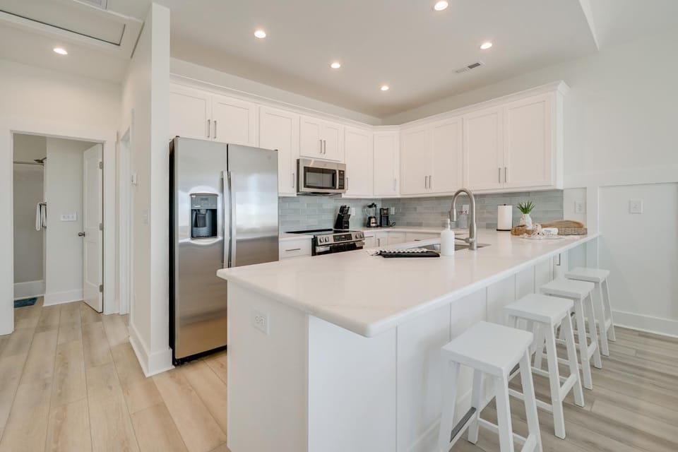 Walk to Private Beach Access, Elevator, 4BR/4BA House in Surf City
