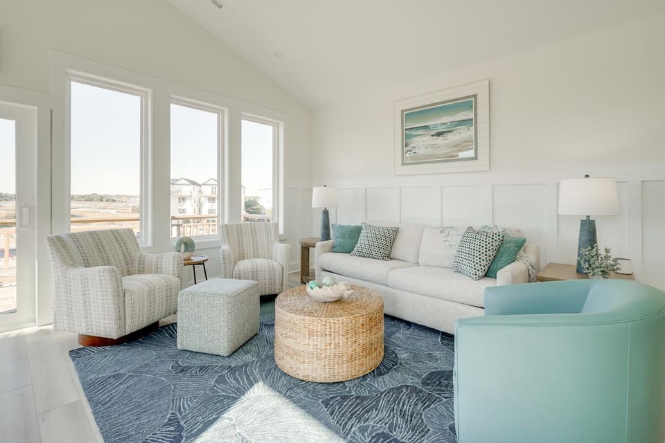 Walk to Private Beach Access, Elevator, 4BR/4BA House in Surf City