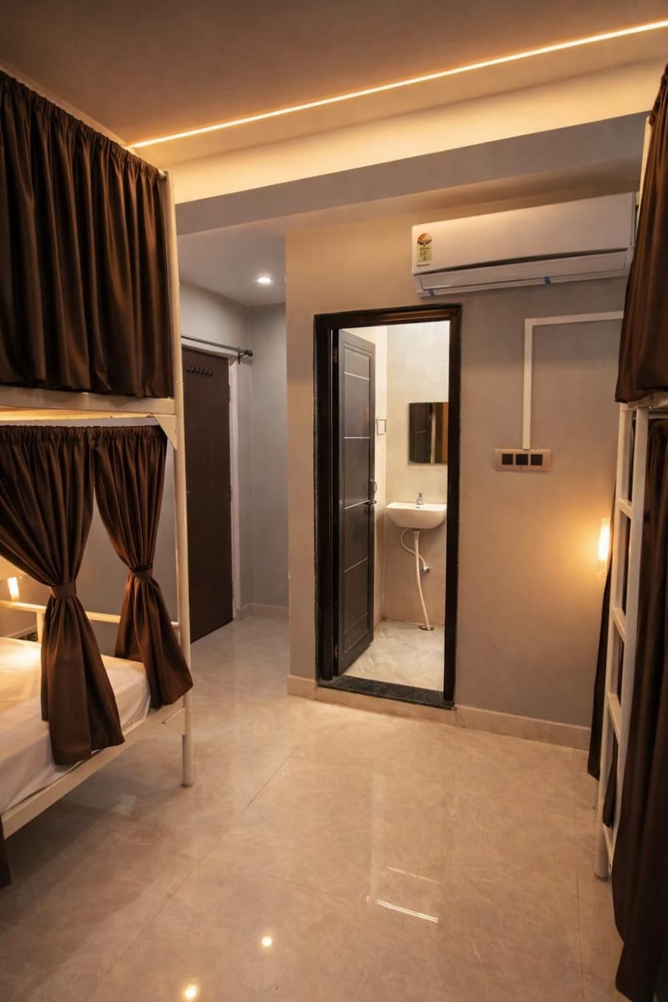 Shower, Bed, Bathroom, Photo of the whole room, Bedroom, wardrobe