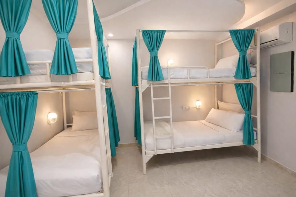 Bed, TV and multimedia, Photo of the whole room, Bedroom, bunk bed, wardrobe, air conditioner