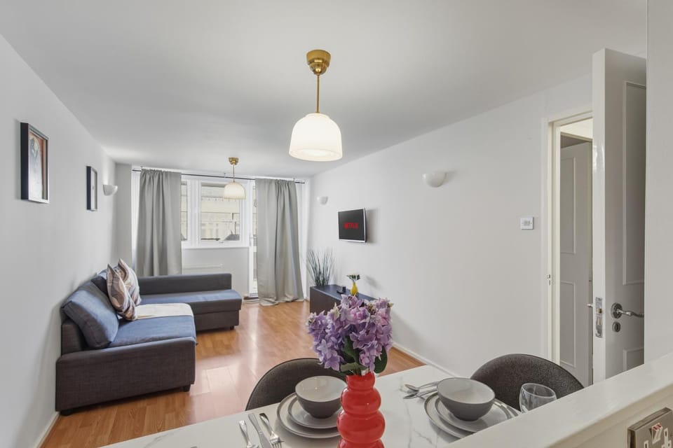 TV and multimedia, Living room, Dining area