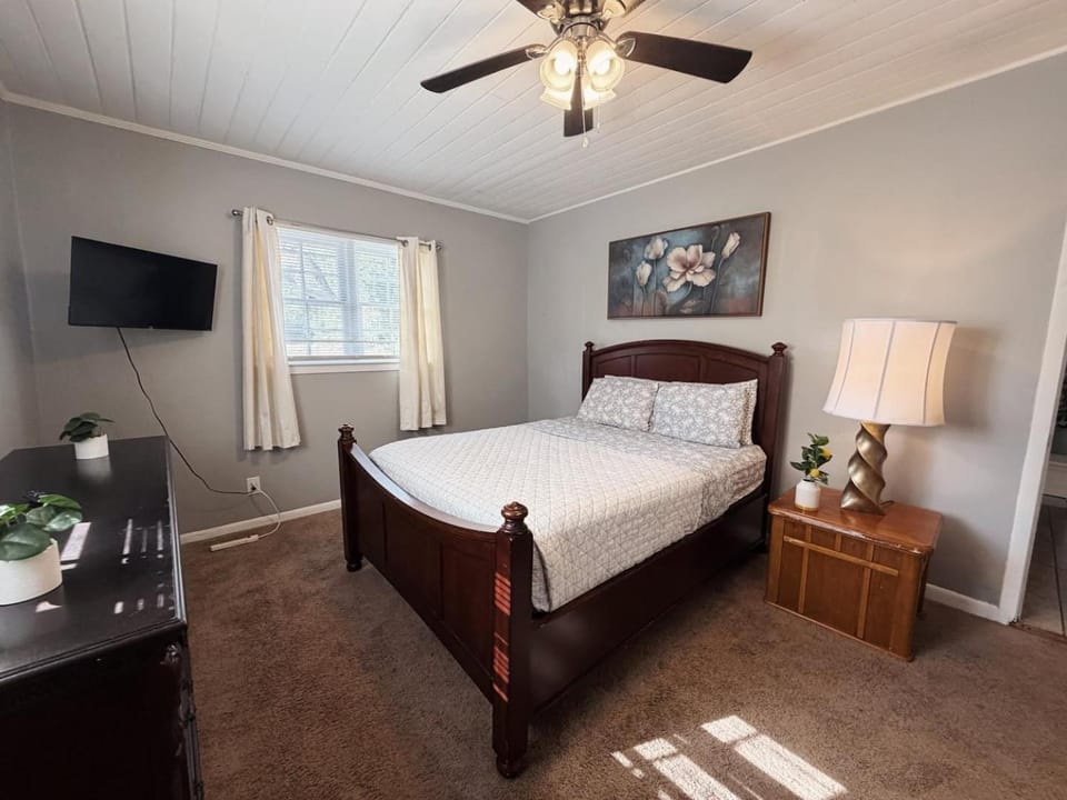 Spacious 3BR 3Q Beds 2 Futon Near VSU & SGMC House in Valdosta