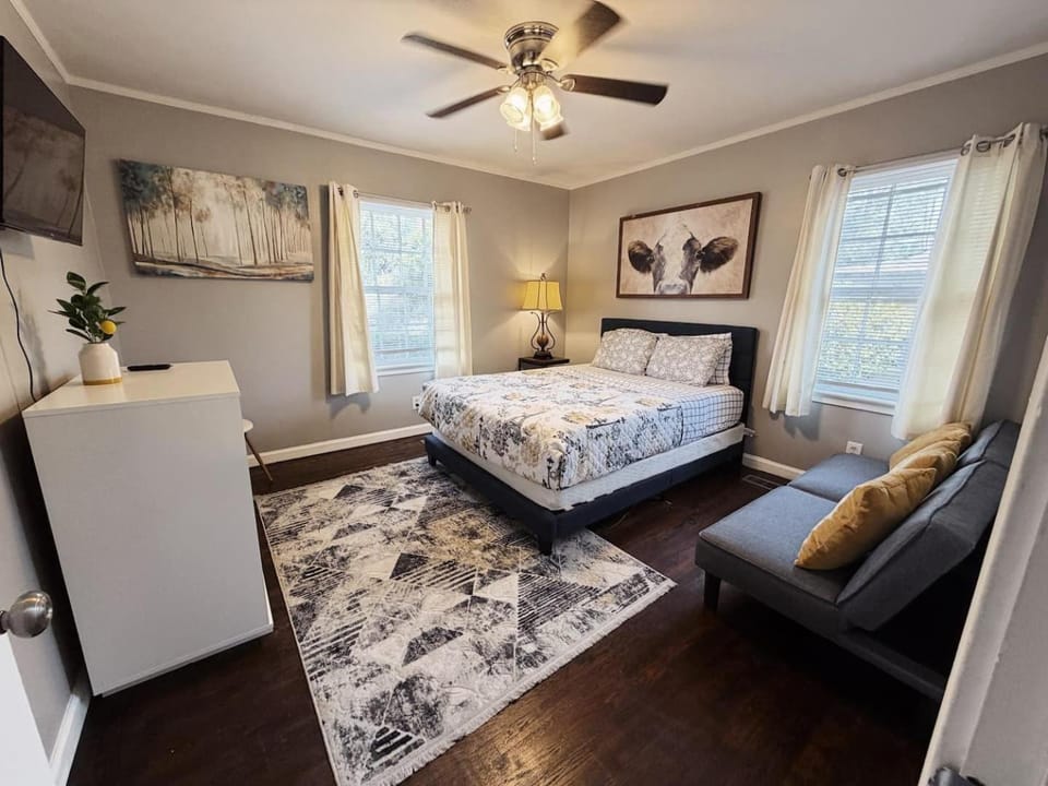 Spacious 3BR 3Q Beds 2 Futon Near VSU & SGMC House in Valdosta