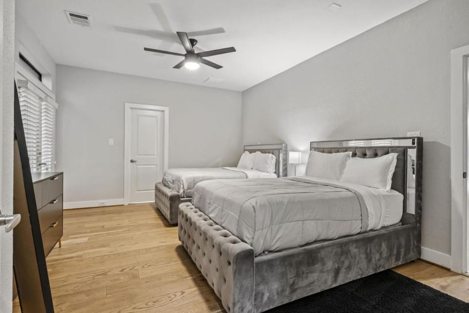 Upscale Houston Home - Walk to Dining & Shops House in Houston