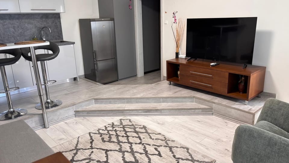 Elegant Escape apartment IV - free parking, easy access to City Center Apartment in Bratislava