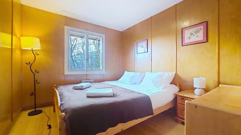 Chalet Bambi, spacieux, jardin, cheminée, kids & pets friendly Apartment in Canton of Valais