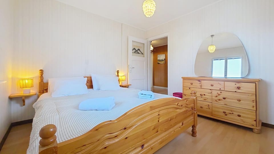 Chalet Bambi, spacieux, jardin, cheminée, kids & pets friendly Apartment in Canton of Valais