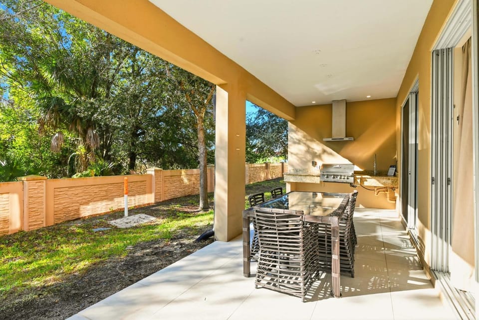 Two Story Resort Retreat Near Theme Parks House in Bay Lake