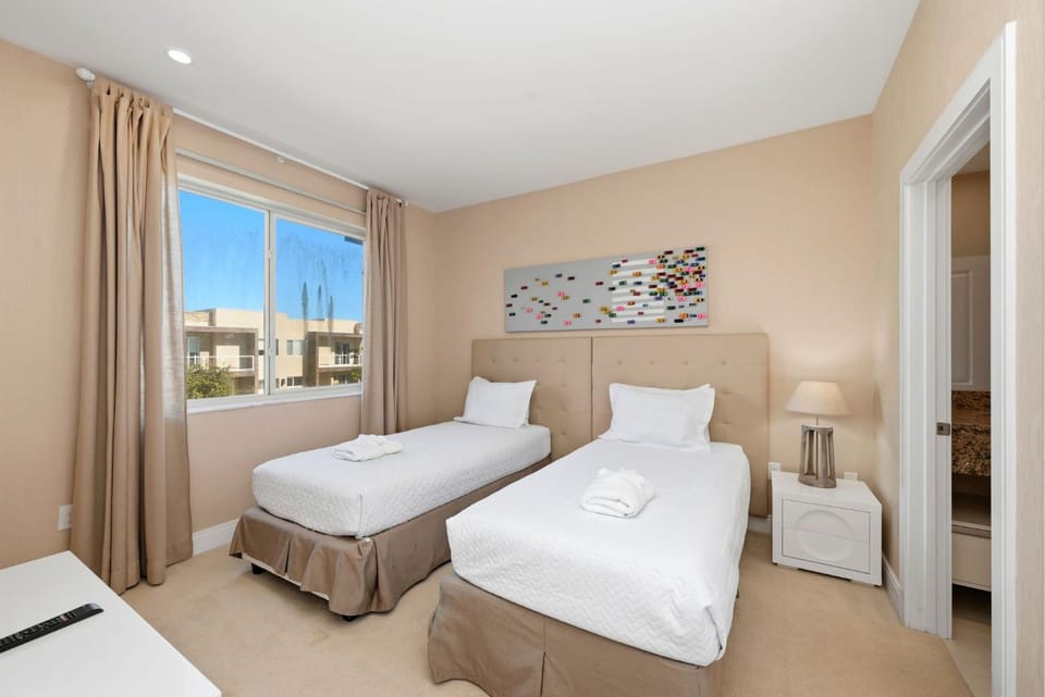 Two Story Resort Retreat Near Theme Parks House in Bay Lake