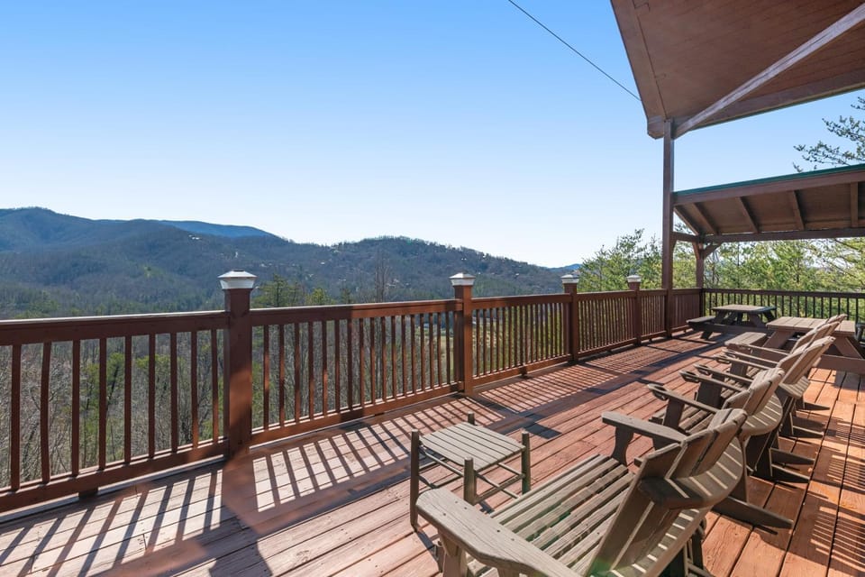 Family Friendly Cabin Sleeps 8 Pool Table Hot Tub Cabin in Sevier County