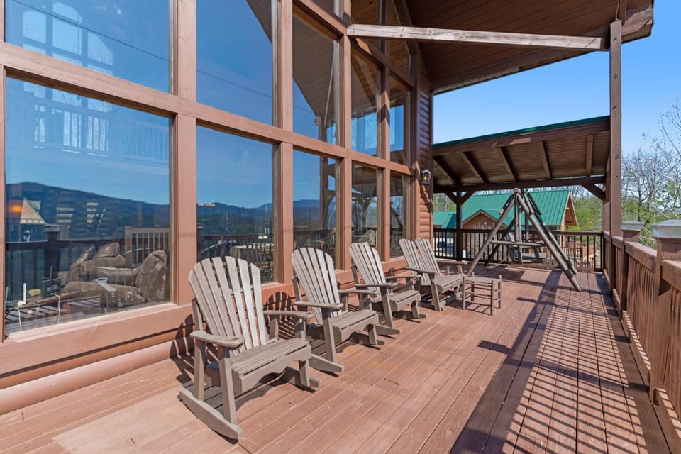 Family Friendly Cabin Sleeps 8 Pool Table Hot Tub Cabin in Sevier County