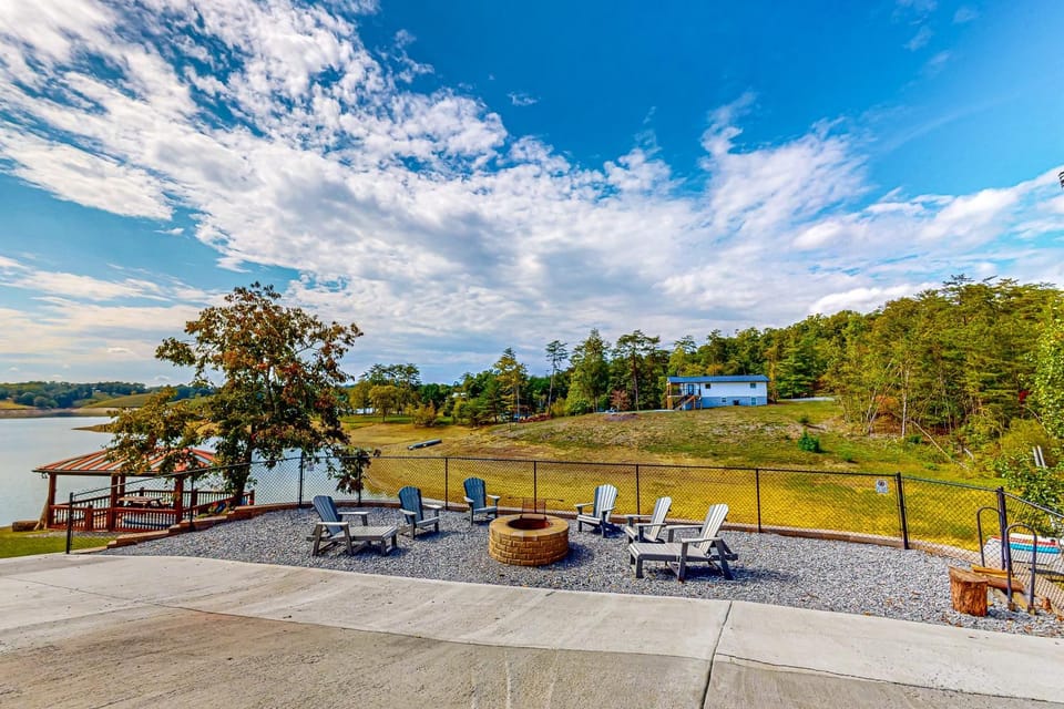 Lakefront Cabin W Views Boat Ramp Dock Hot Tub Cabin in Sevierville